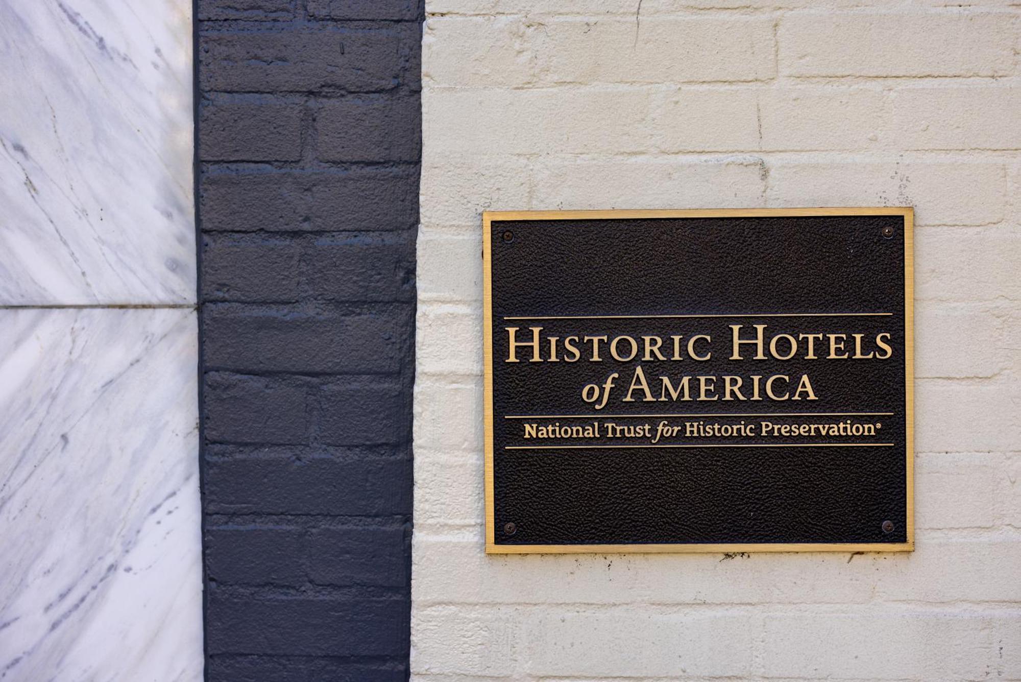 The Churchill Hotel Near Embassy Row Washington Exterior photo